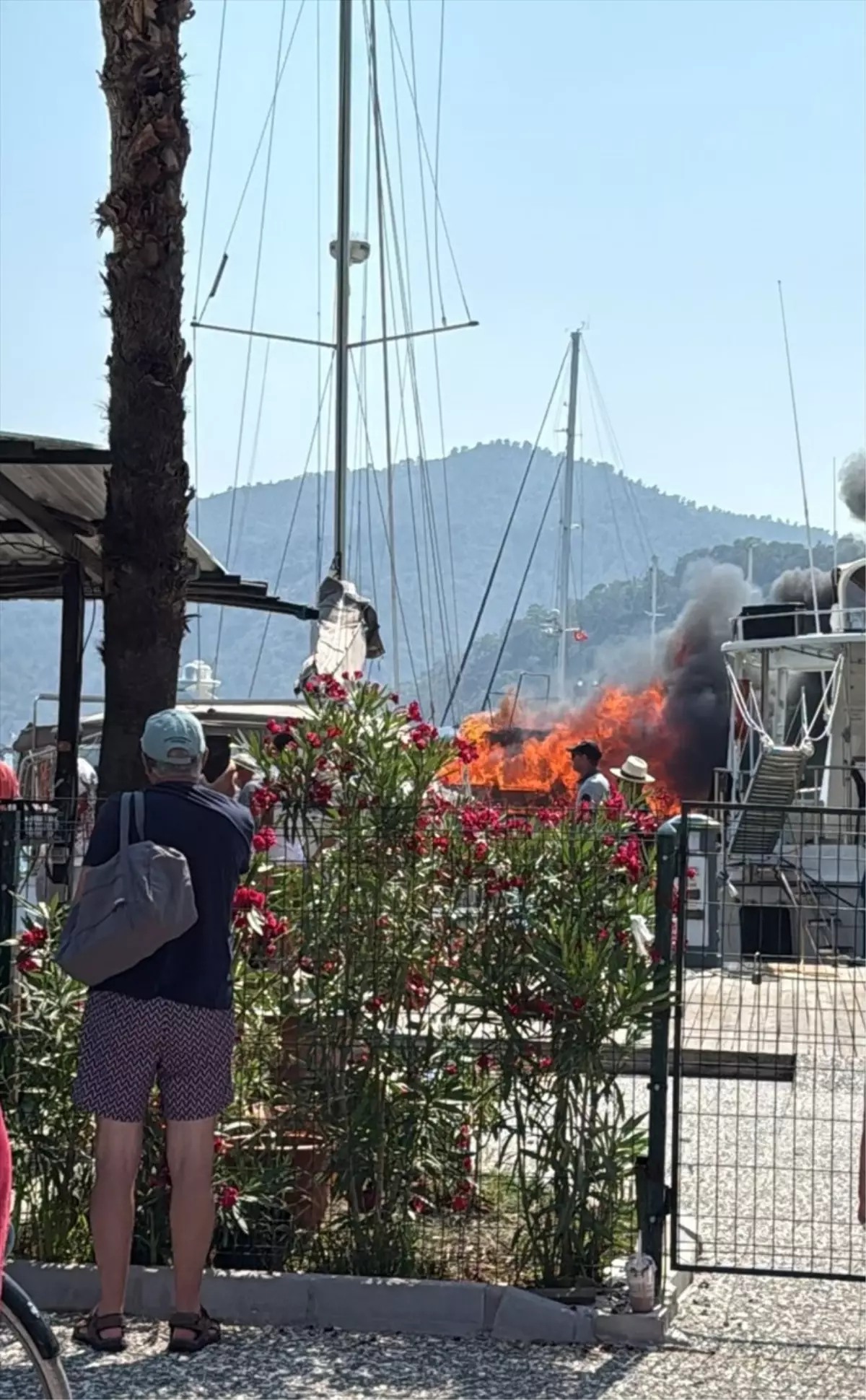 Fethiye'de Marina'da Yangın: Tekne Kullanılamaz Hale Geldi