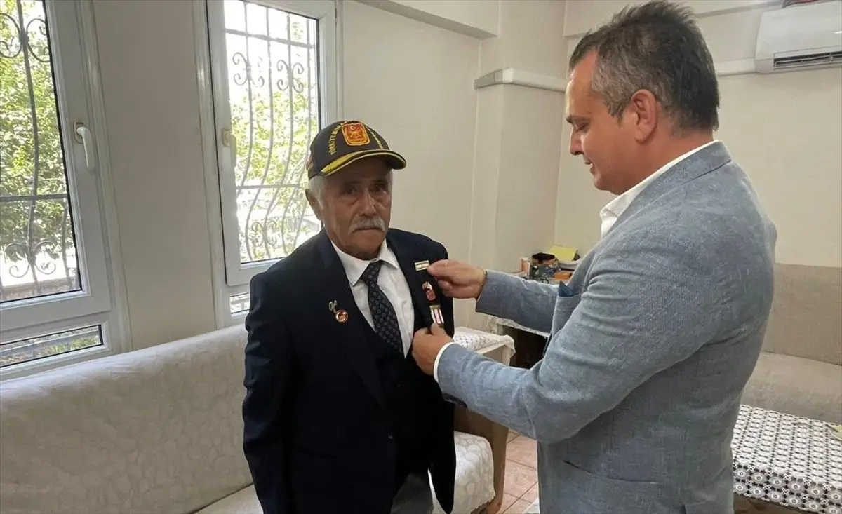 Fethiye'de Kıbrıs Gazisine Madalya ve Berat Takdim Edildi