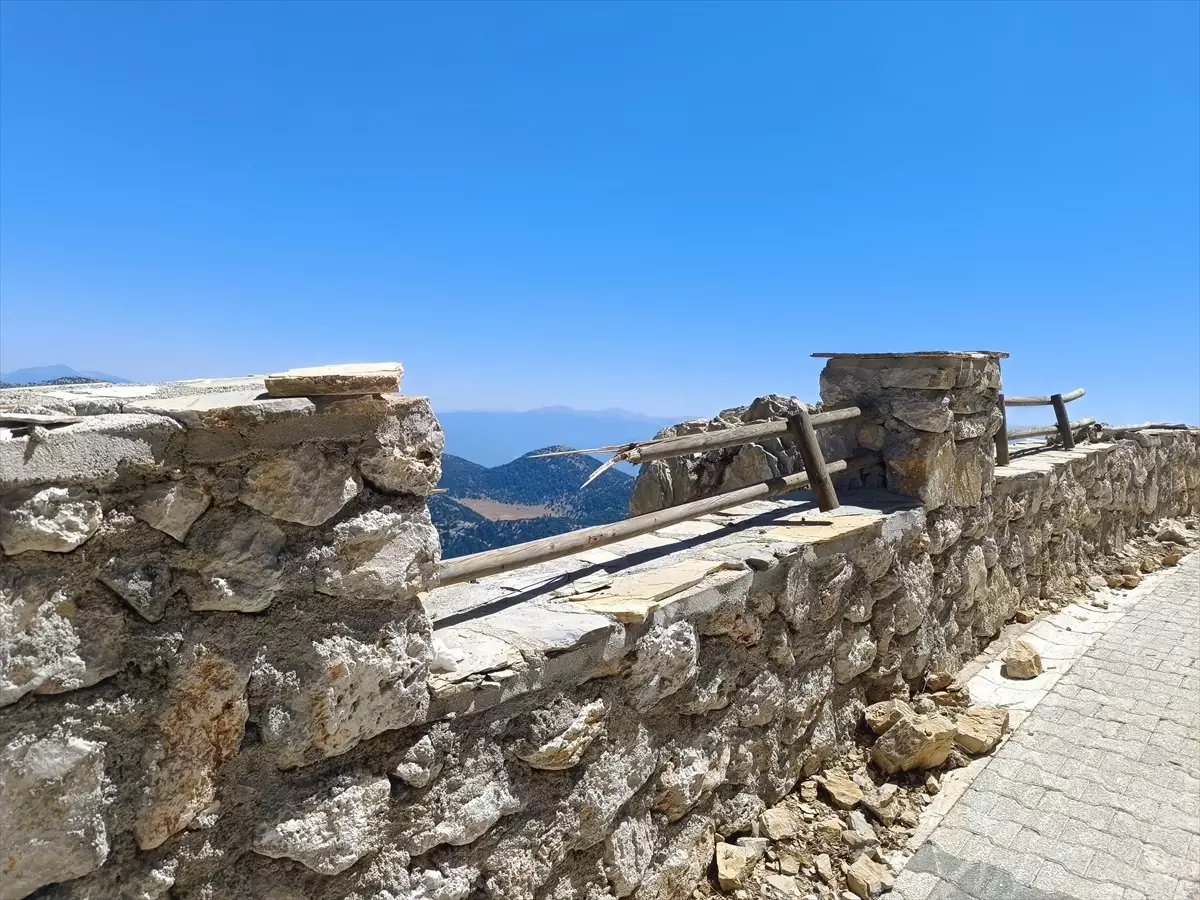 Fethiye'de Yamaç Paraşütü Kazası: İsviçreli Pilot Hayatını Kaybetti