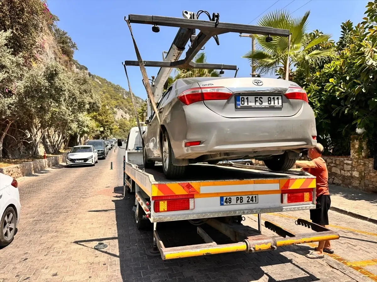 Muğla'da Tatilciler İçin 3 Kilometrelik Araç Kuyruğu