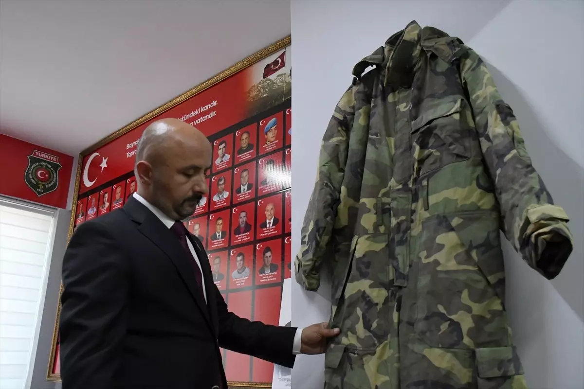 FETÖ'NÜN DARBE GİRİŞİMİNİN 9. YILI - Şehit emniyet müdürünün hatırası eşyalarının sergilendiği dernekte yaşatılıyor