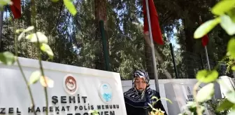 FETÖ'NÜN DARBE GİRİŞİMİNİN 9. YILI - Silah arkadaşları şehit polisin annesini 9 yıldır yalnız bırakmıyor