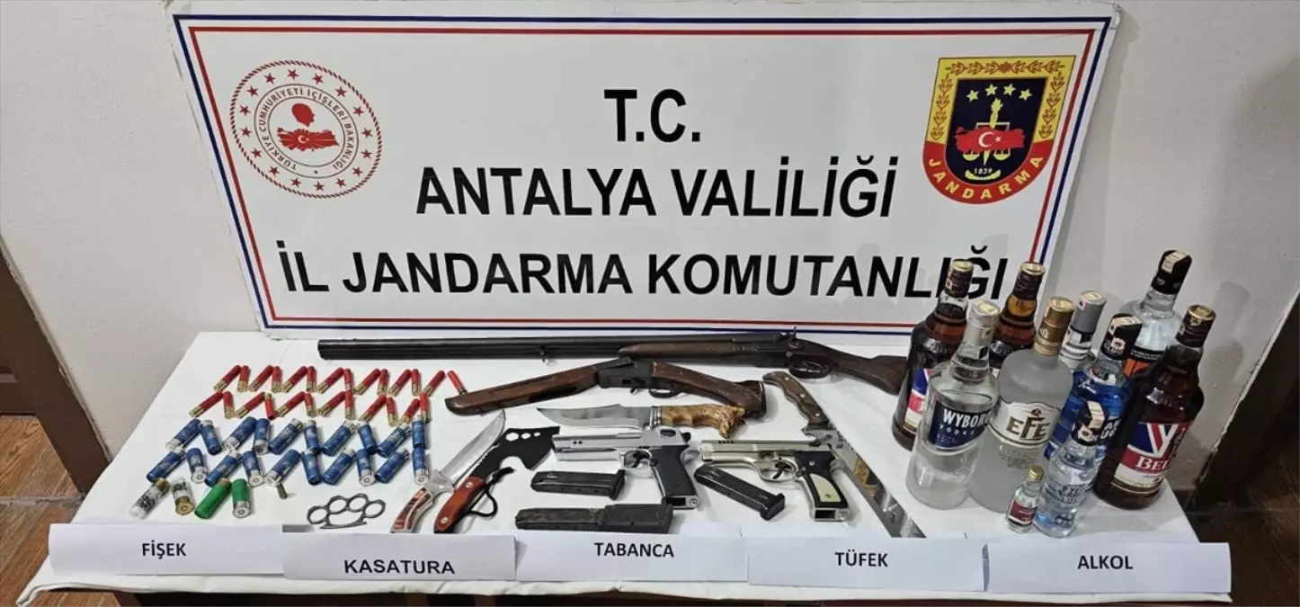 Finike'de Eğlence Merkezlerine Yönelik Asayiş Uygulaması
