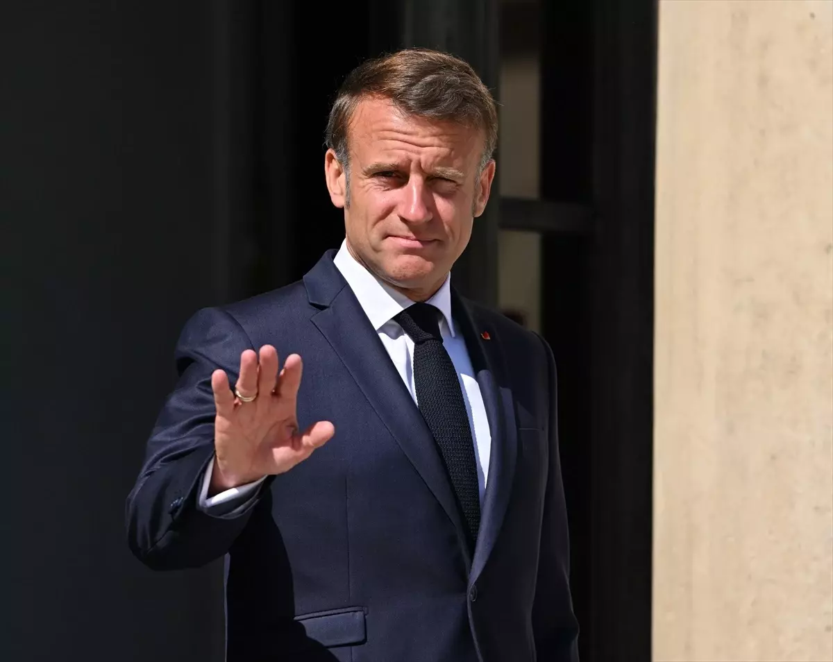 Macron, İsviçre Başkanı Keller-Sutter'ı Ağırladı