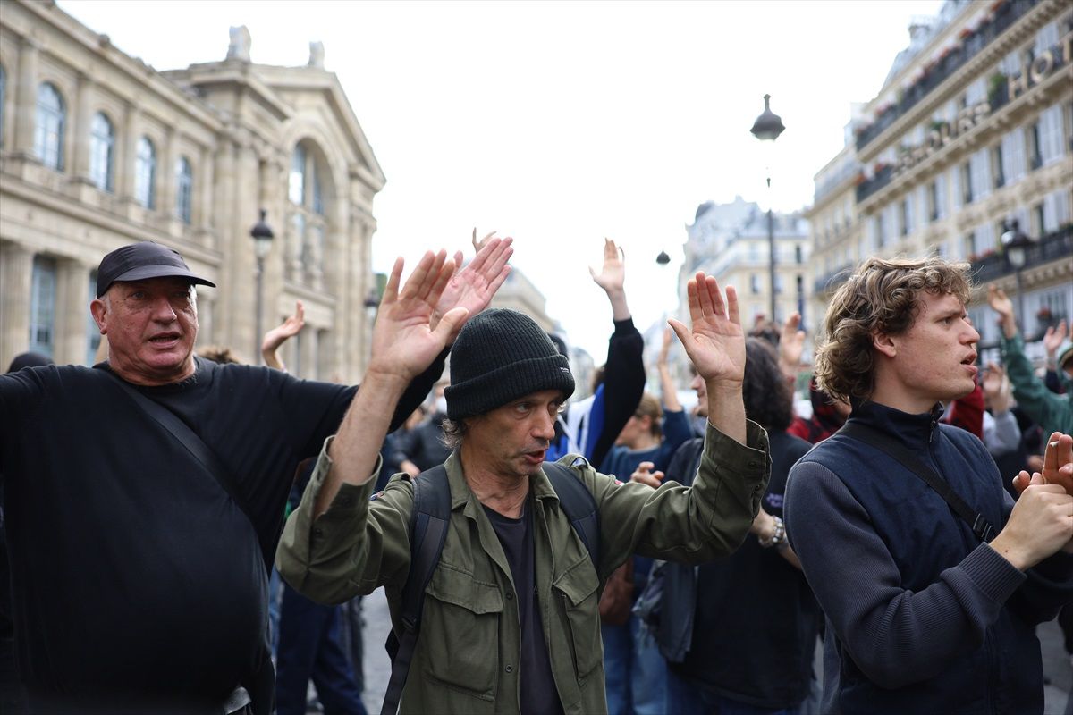 Fransa'da Macron'a Yönelik Protestolar Sürüyor: 200 Gözaltı