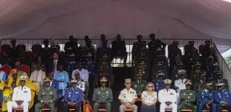 Fransa, Senegal'deki Askeri Üssünü Ülkeye Teslim Etti