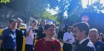 Ememem'den Paris Caddesi'nde Renkli Mozaik Çalışması