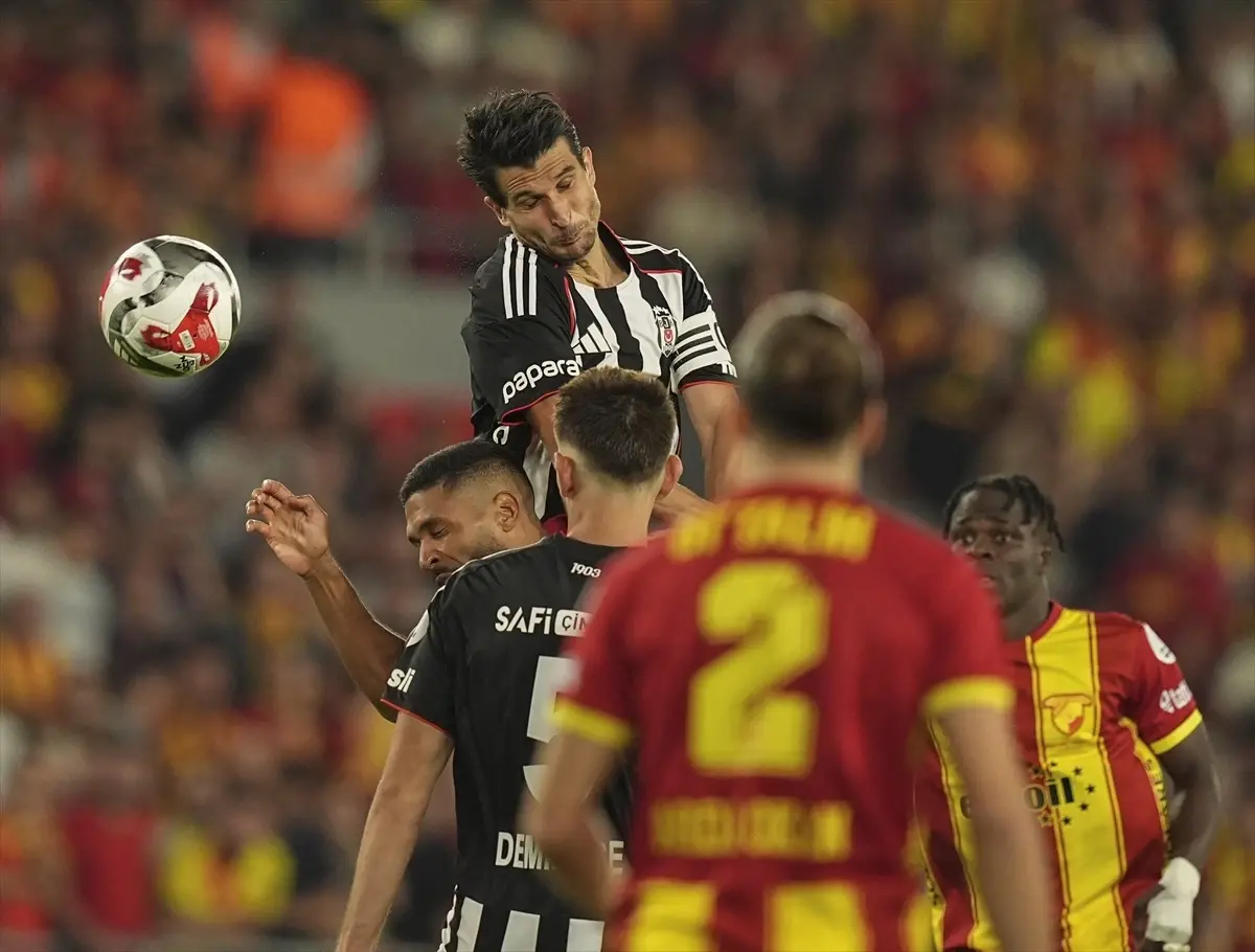 Göztepe, Beşiktaş'ı 3-0 Mağlup Ederek Farklı Bir Galibiyet Aldı