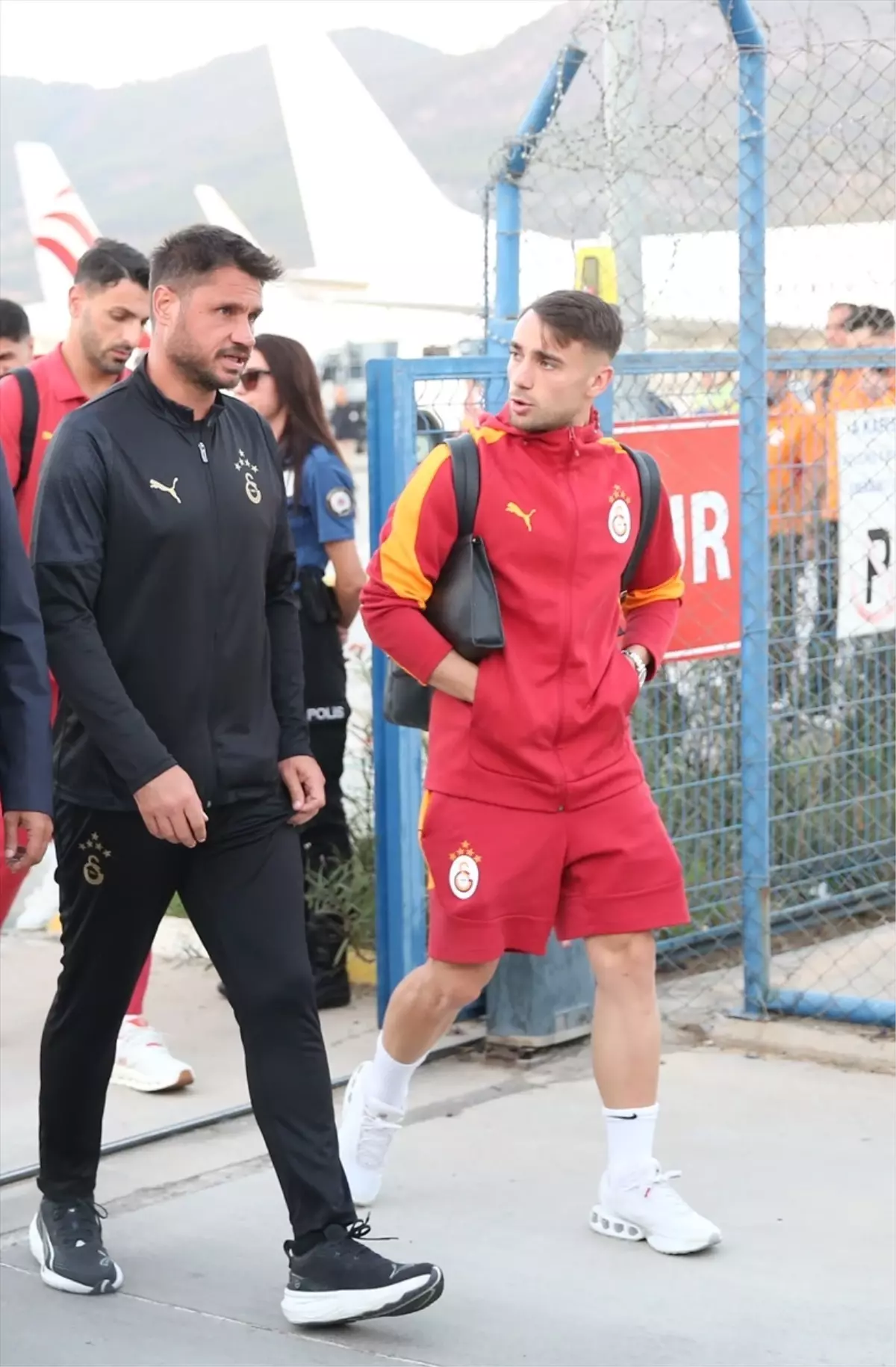 Galatasaray, Alanya'ya Geldi: Taraftarlar Coşkuyla Karşıladı