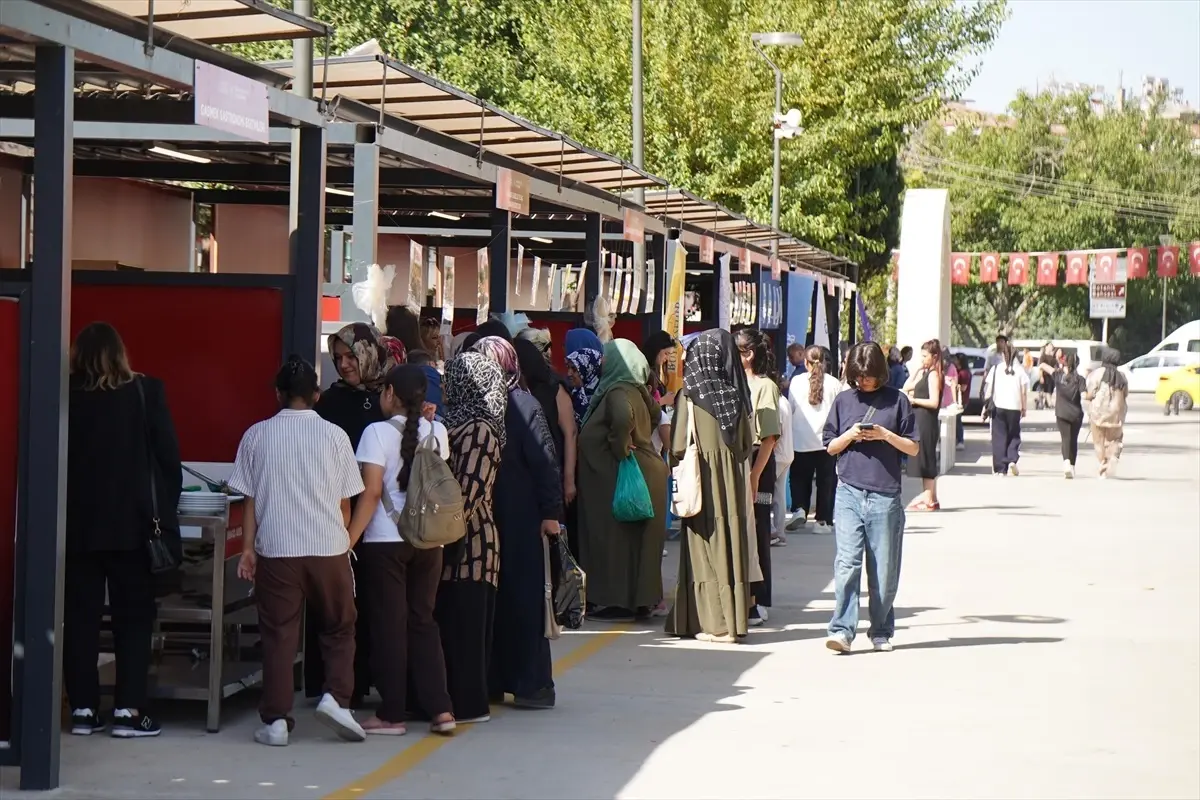 Gaziantep'te 2025 Aile Yılı Özel Sergisi İlgi Gördü