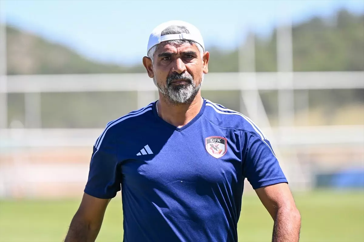 Gaziantep FK Teknik Direktörü İsmet Taşdemir: 'İzleyenlerin Keyif Aldığı Bir Oyun Oynatmak İstiyoruz'