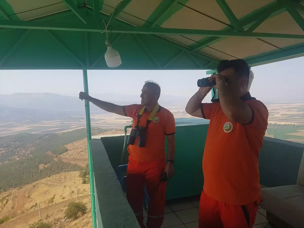 Emirtepe Yangın Gözetleme Kulesi'nde Orman Bekçilerinin 24 Saatlik Nöbetleri