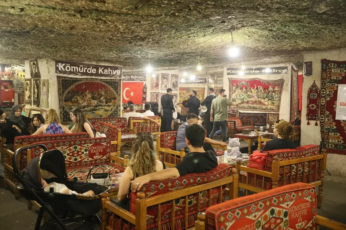 Gaziantep'teki Kaleoğlu Mağarası'nda Ziyaretçi Yoğunluğu