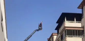 Gaziantep'te apartmanın terasında çıkan yangın söndürüldü