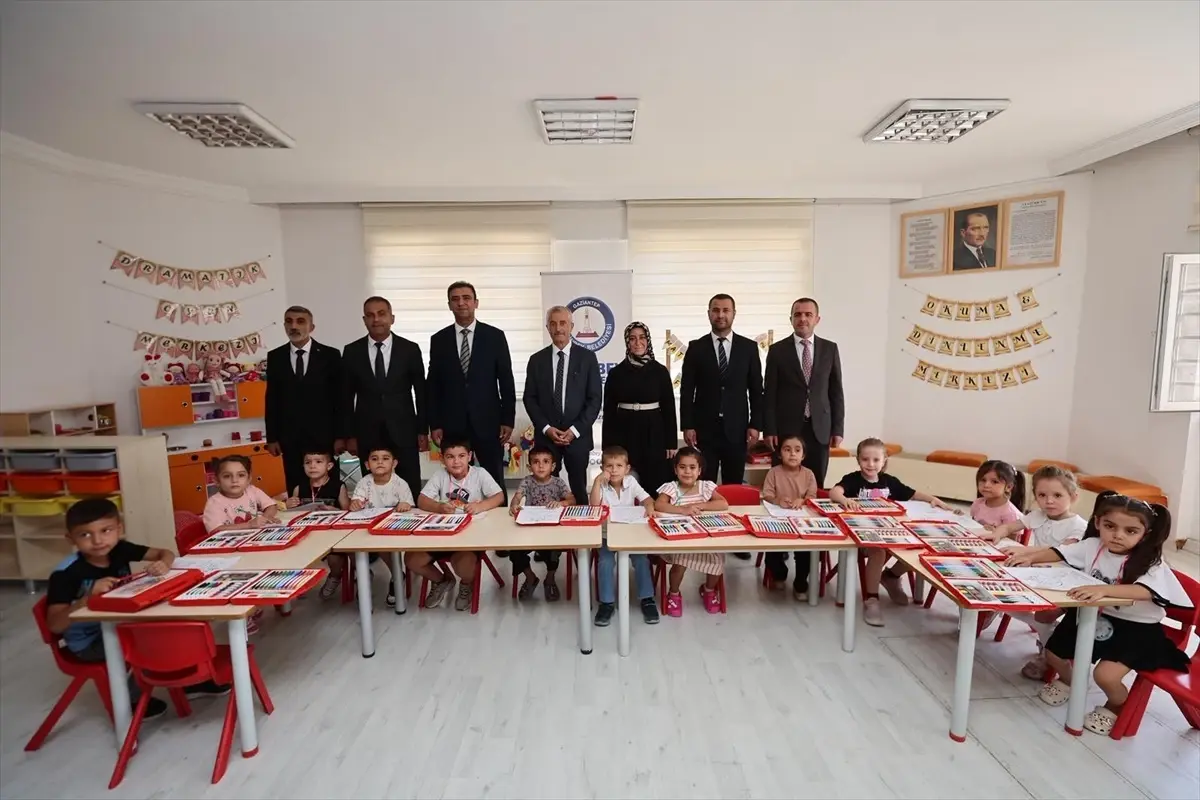 Şahinbey Belediyesi'nden 140 Bin Öğrenciye Boyama Seti