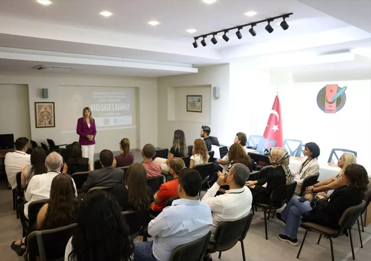 Gazetecilere Uygulamalı Diksiyon ve Haber Spikerliği Eğitimi