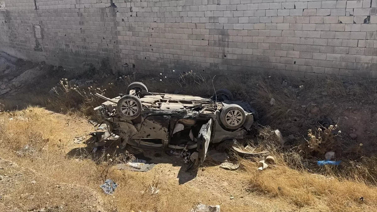 Gaziantep'te hafif ticari araç ile otomobilin çarpıştığı kazada 6 kişi yaralandı