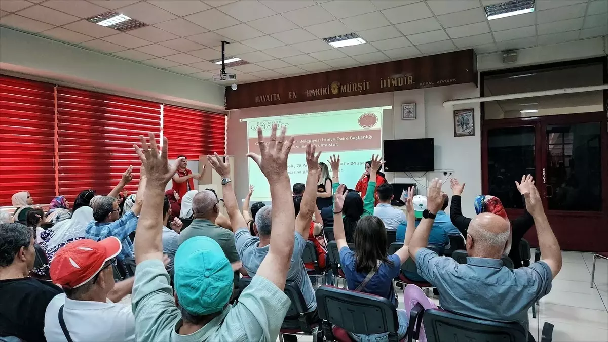 Gaziantep'te İşitme Engelli Bireylere Yangın Söndürme Eğitimi