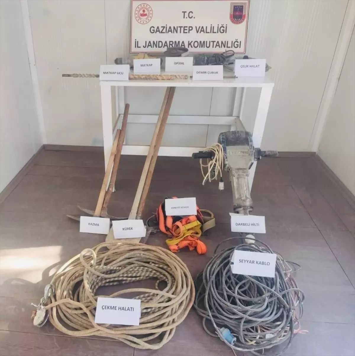 Gaziantep'te Kaçak Kazı Yapan 9 Şüpheli Yakalandı
