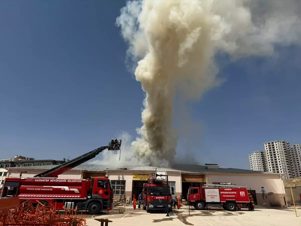 Gaziantep'te Lise Atölyesinde Yangın