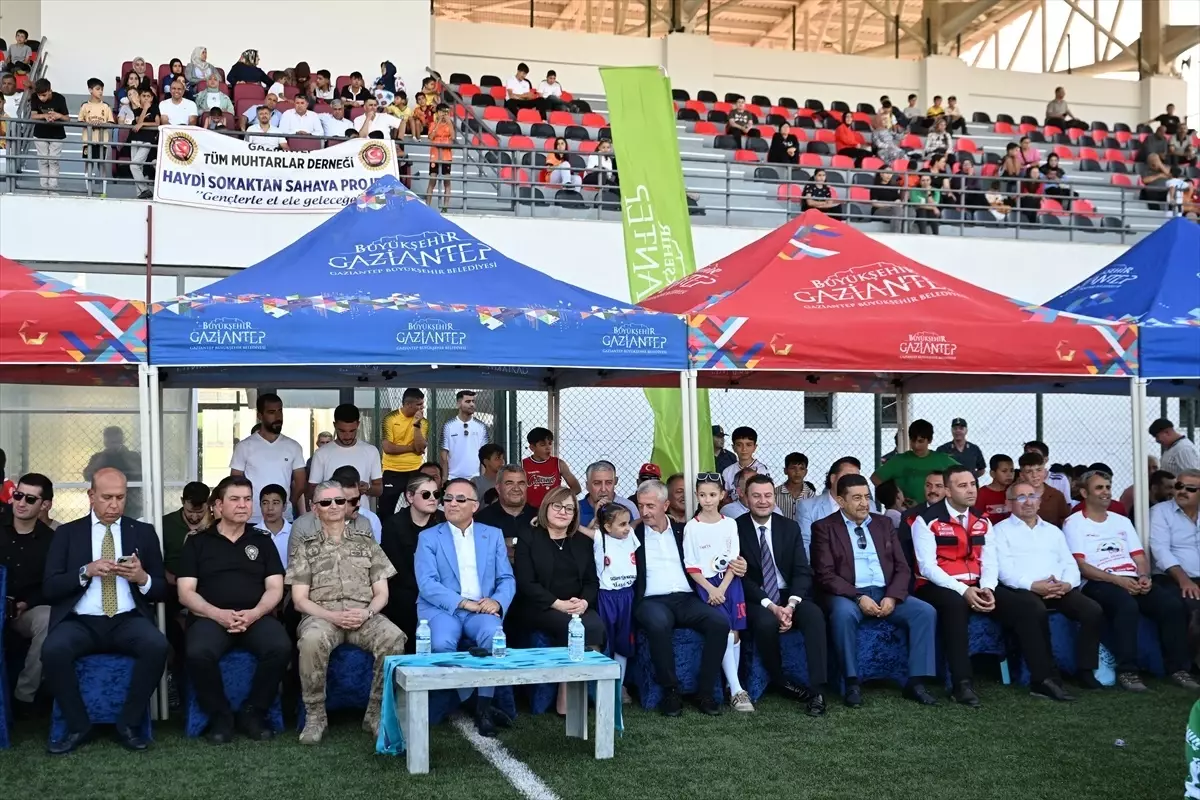 Gaziantep'te Muhtar Cup Futbol Turnuvası Başladı
