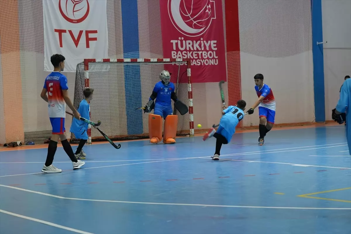 Gaziantep'te 16 Yaş Altı Salon Hokeyi Yerel Ligi Başladı