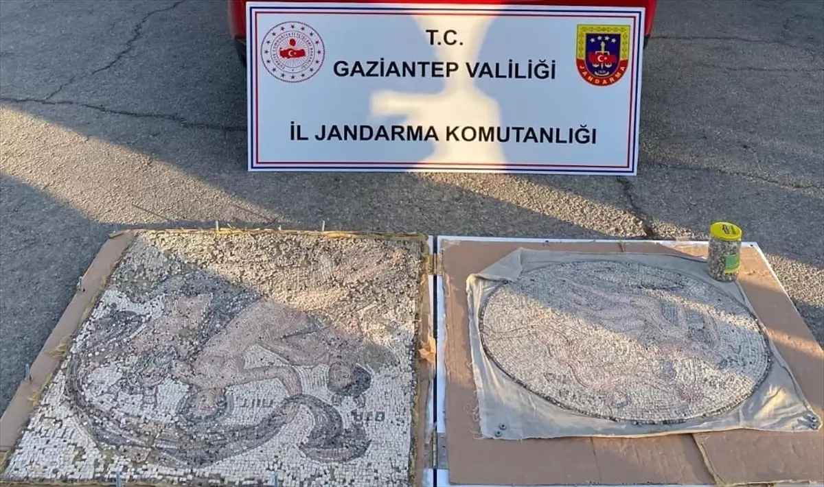 Gaziantep'te Tarihi Eser Kaçakçılığı: 2 Mozaik Ele Geçirildi