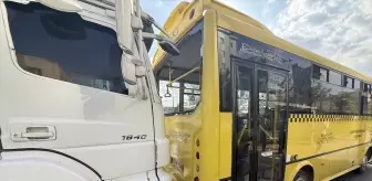 Gaziantep'te tırın özel halk otobüsüne çarptığı kazada 3 kişi yaralandı
