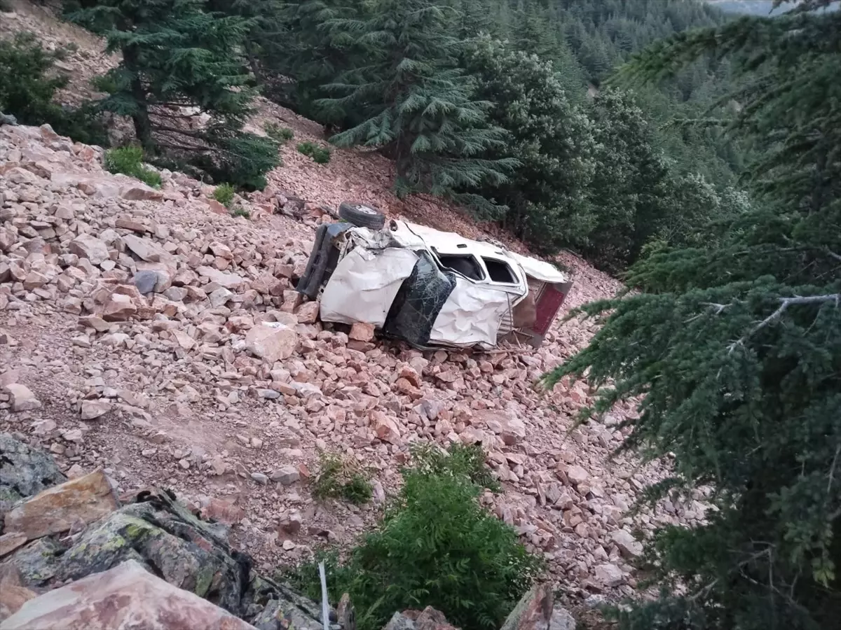 Gaziantep'te Pikap Uçuruma Devrildi: 3 Ölü, 1 Yaralı