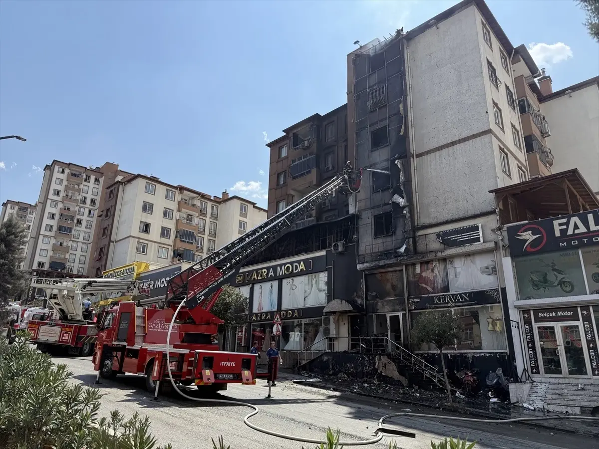 Gaziantep'te Yangın: 15 Kişi Mahsur Kaldı