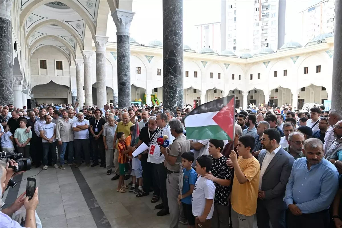Gaziantep'te Filistin'e Destek İçin Dua Etme Etkinliği Düzenlendi