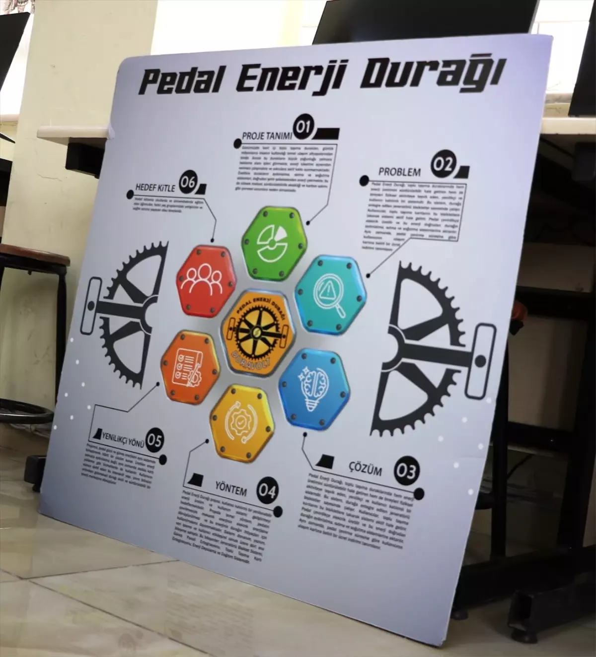 Pedal Çevirerek Elektrik Üretiyorlar