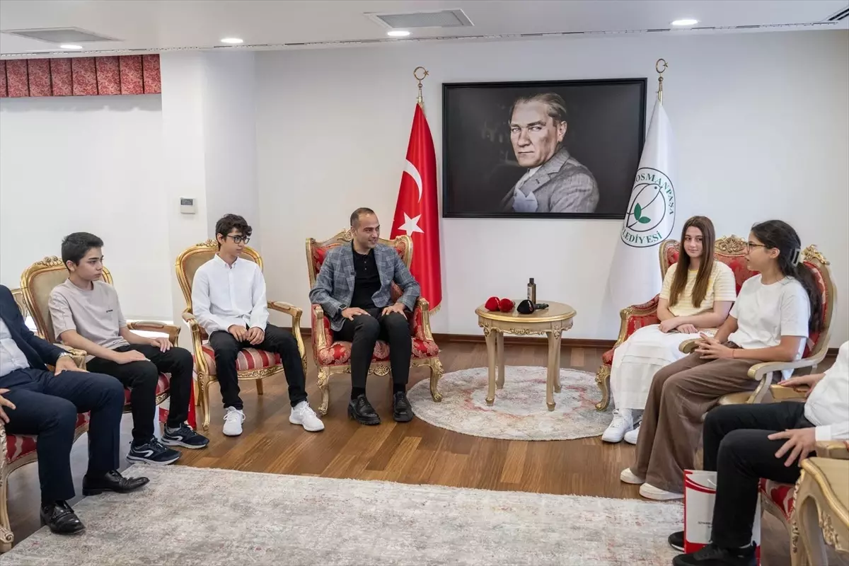 Gaziosmanpaşa Belediye Başkan Vekili Karadeniz, ilçedeki LGS birincilerini ağırladı