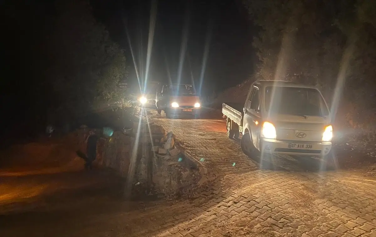 Gazipaşa'daki Orman Yangını Nedeniyle Anamur'da İki Mahalle Tahliye Edildi
