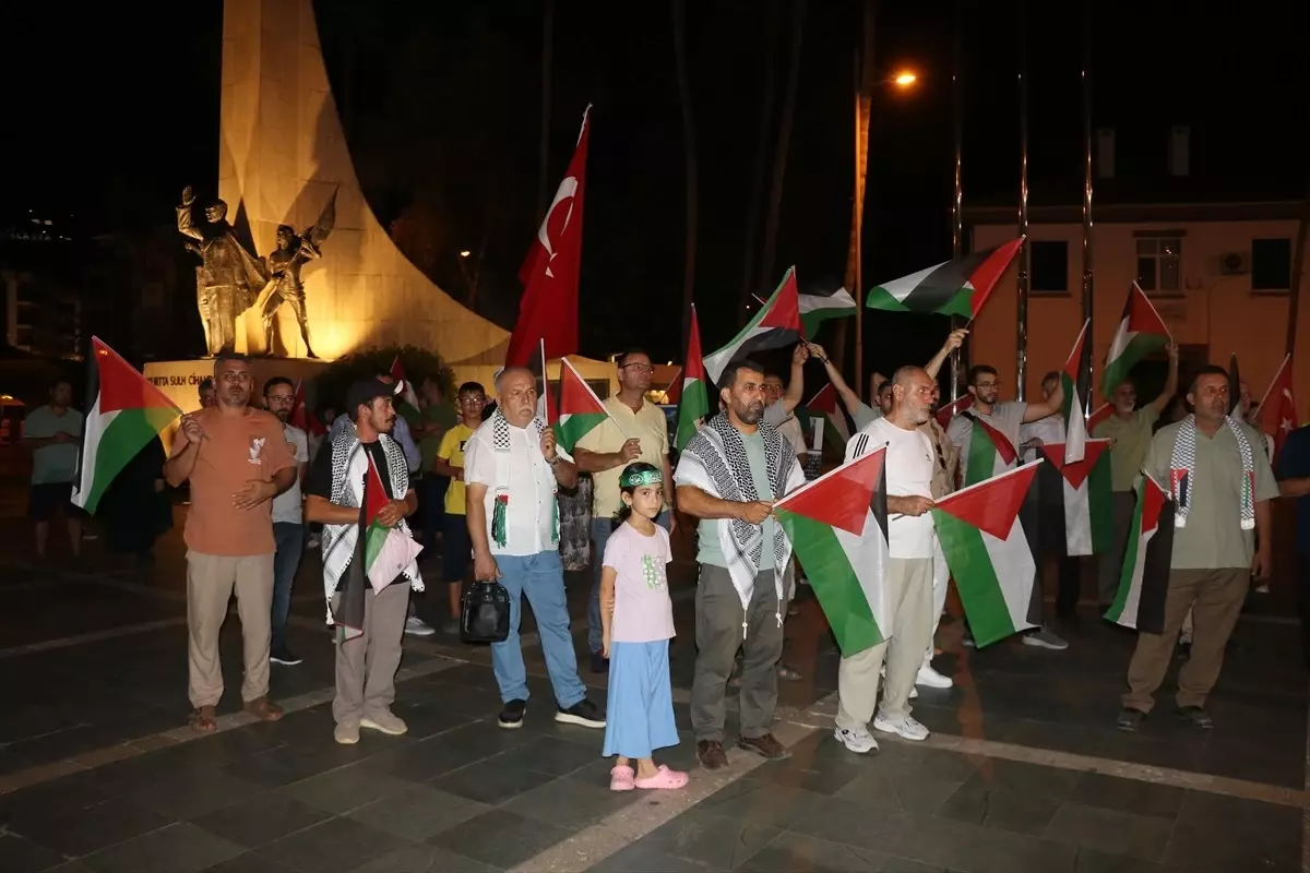 Alanya'da İsrail'in Gazze'de Gazetecilere Yönelik Saldırılarına Protesto