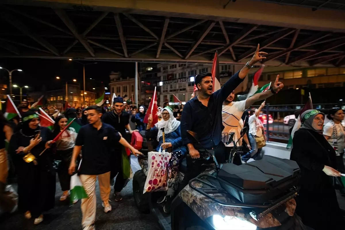 İzmir'de Gazze Protestosu: 'Filistin Özgür Olana Dek Mücadele Sürecek'