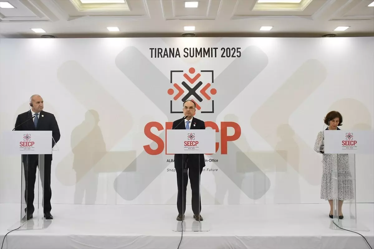 Güneydoğu Avrupa İşbirliği Zirvesi Tiran'da Yapıldı