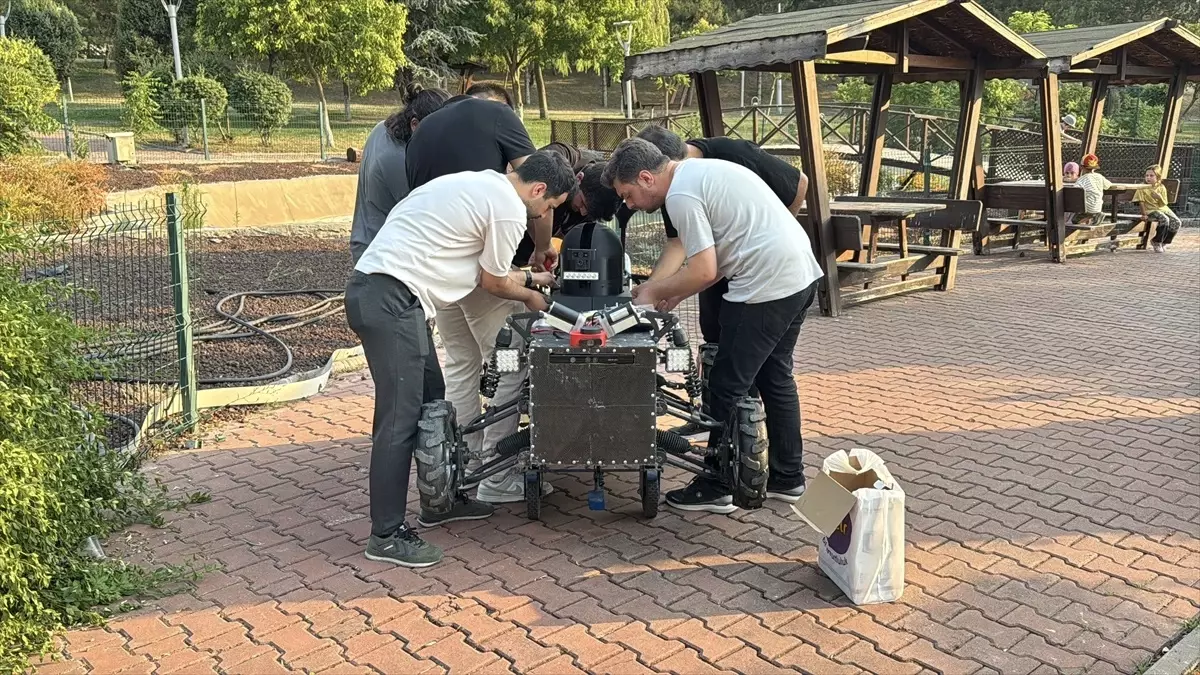 Karabük Üniversitesi Öğrencileri Otonom İnsansız Kara Aracı Geliştirdi