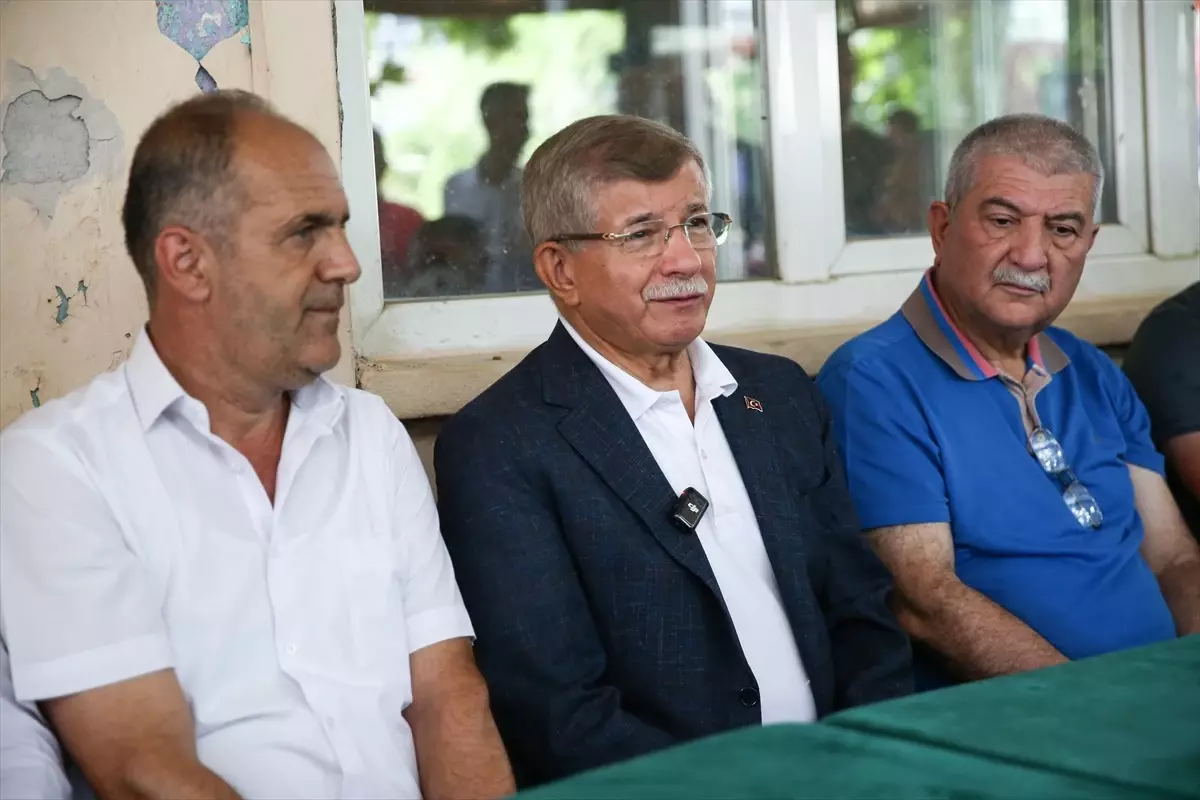 Ahmet Davutoğlu Yangın Bölgesinde Vatandaşlarla Buluştu