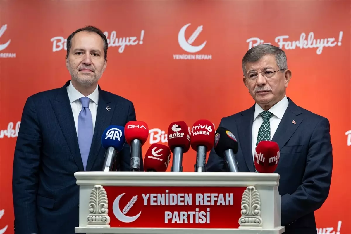 Gelecek Partisi Genel Başkanı Davutoğlu, Yeniden Refah Genel Başkanı Erbakan'ı ziyaret etti
