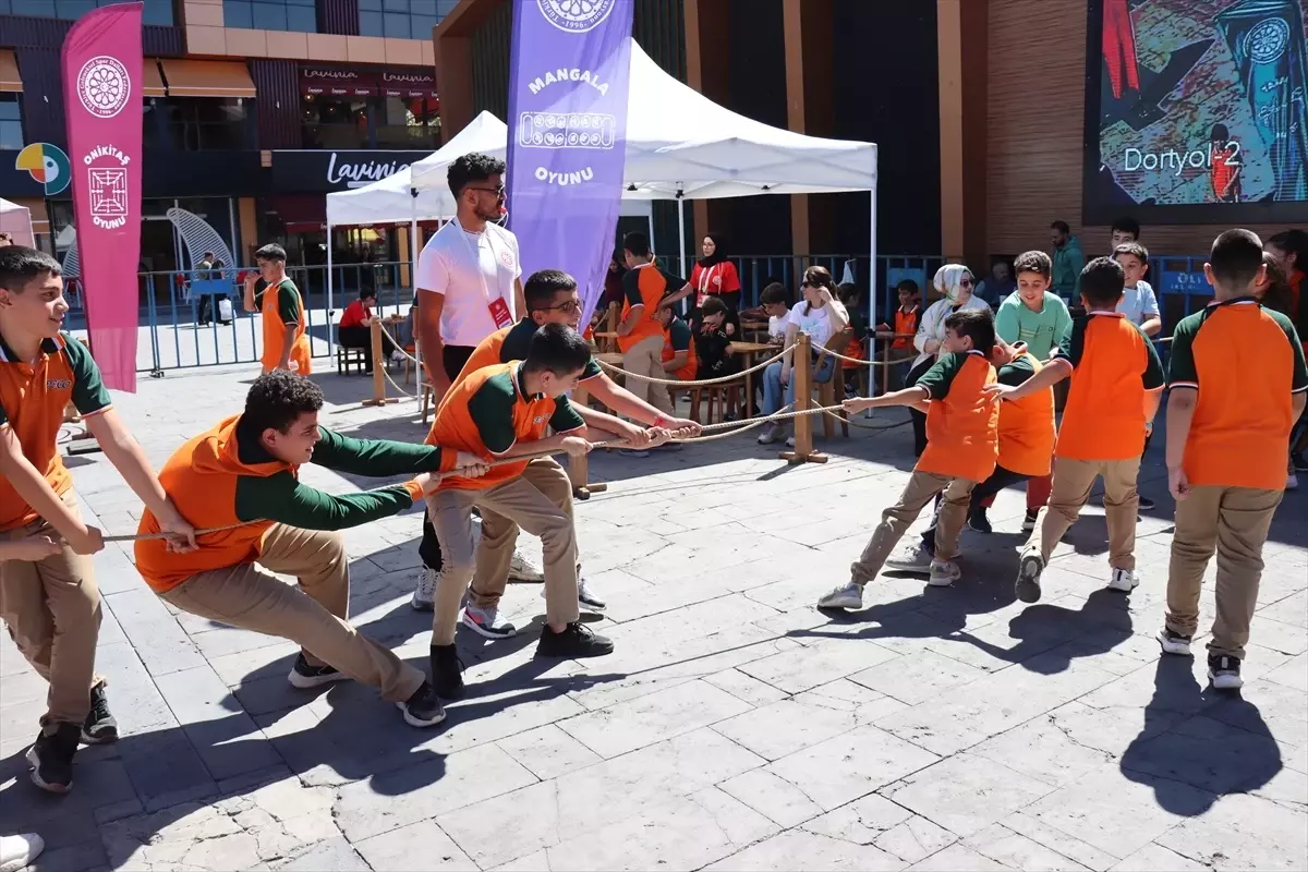 Geleneksel Oyunlar Tırı Erzincan'da Çocuklarla Buluştu