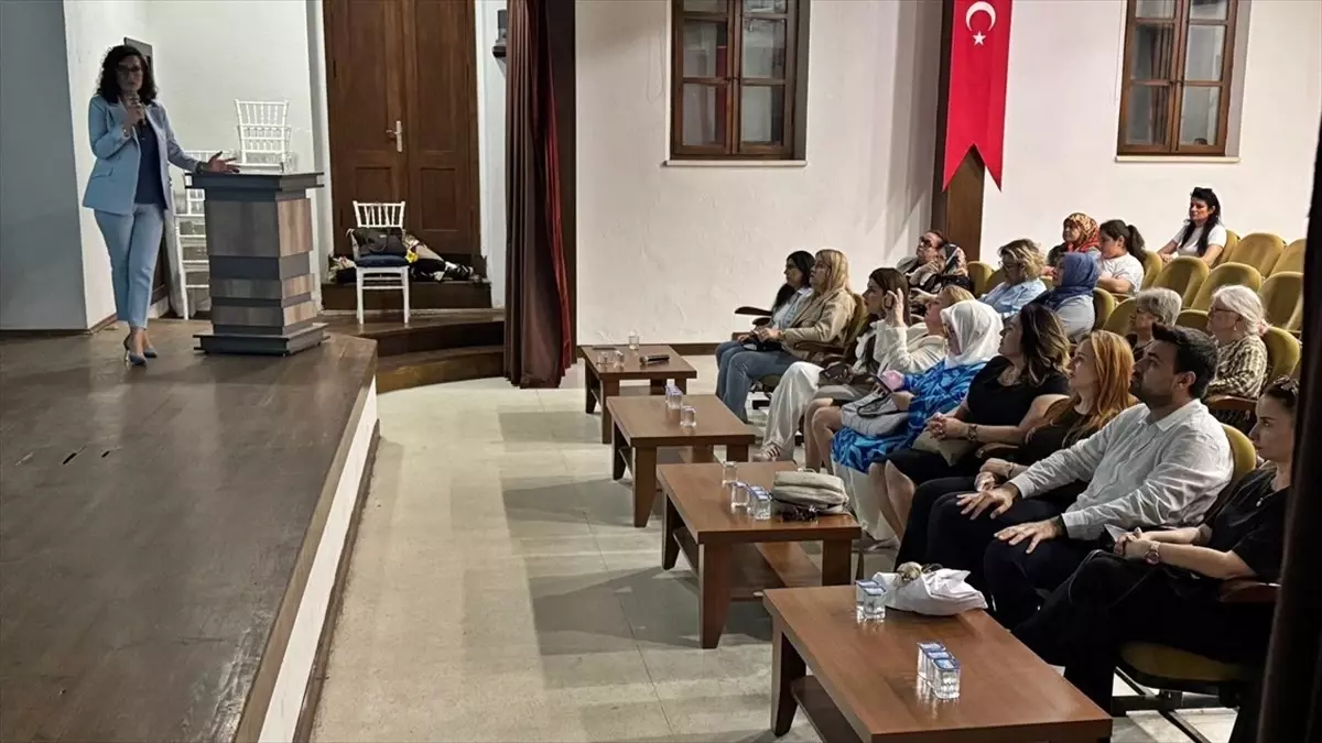 Gelibolu'da Kadın Sağlığı ve Tüp Bebek Paneli Düzenlendi