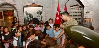 İlkokul Öğrencileri 'Mehmetçikle Bir Gün' Projesi Kapsamında Askerlik Mesleğini Tanıdı
