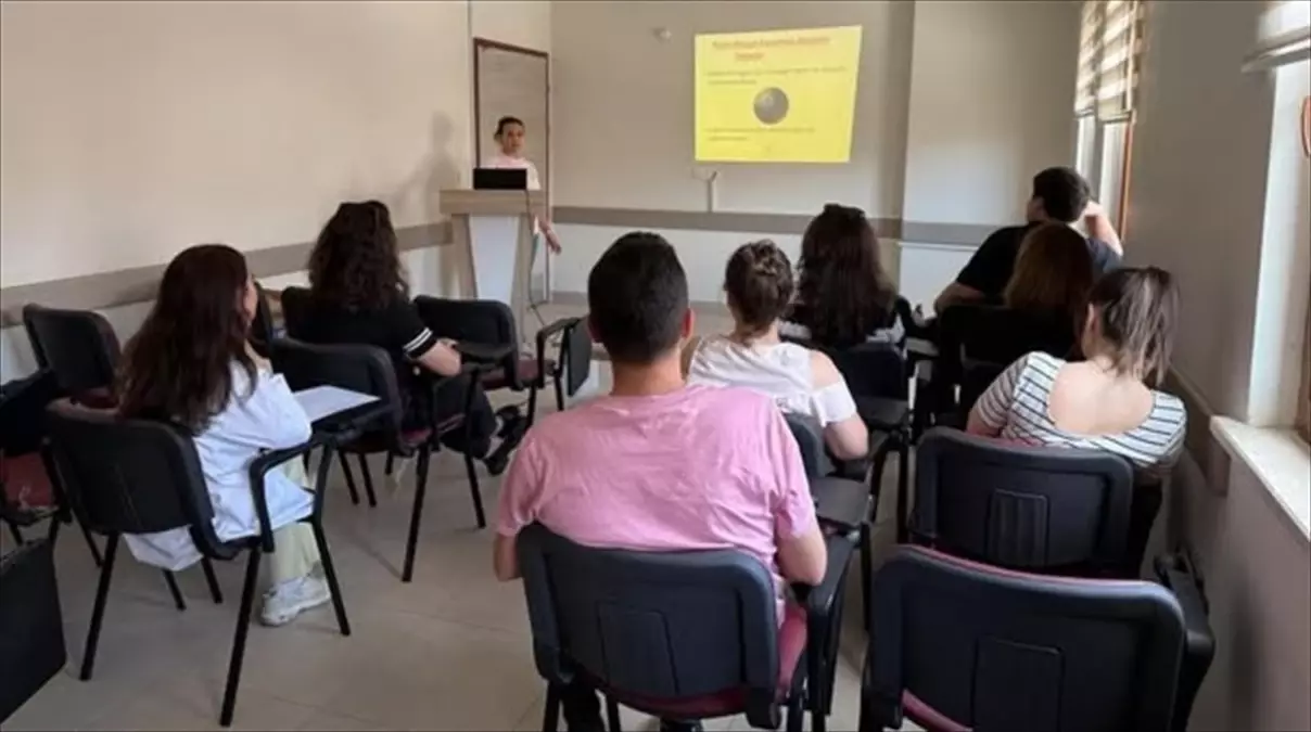 Gelibolu'da Sağlık Personeline KKKA Bilgilendirmesi Yapıldı