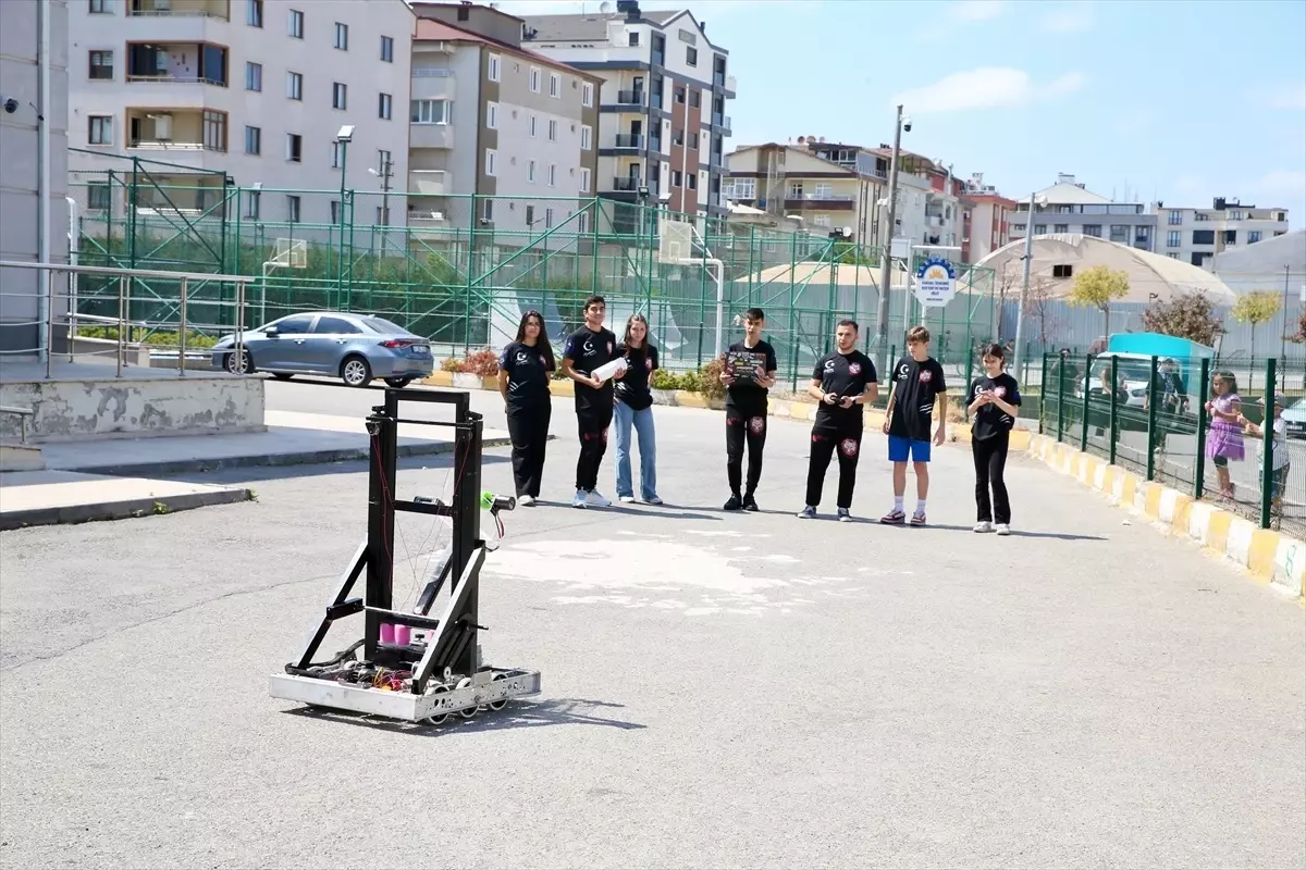 Kocaeli'li Lise Öğrencileri, Robot Yarışmasında Ödül Kazanarak ABD'ye Gitmeyi Hedefliyor