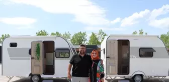 Karavan Tutkunu Çift, Kendi Tasarımlarını Üretiyor