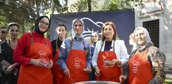 Genç KADEM'den Şehzade Camisi bahçesinde aşure ikramı