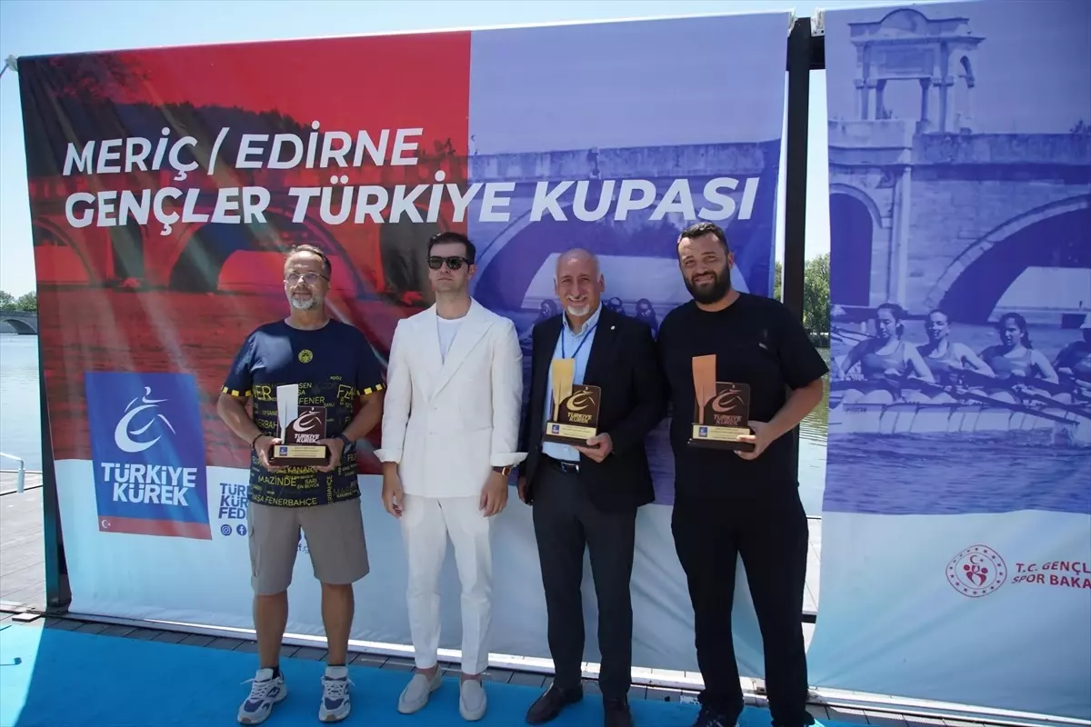 Edirne'de Gençler Türkiye Kupası Kürek Yarışları Tamamlandı