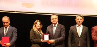 Gençlik ve Spor Bakan Yardımcısı Eminoğlu, Gönüllülük Zirvesinde Öğrencilerle Buluştu
