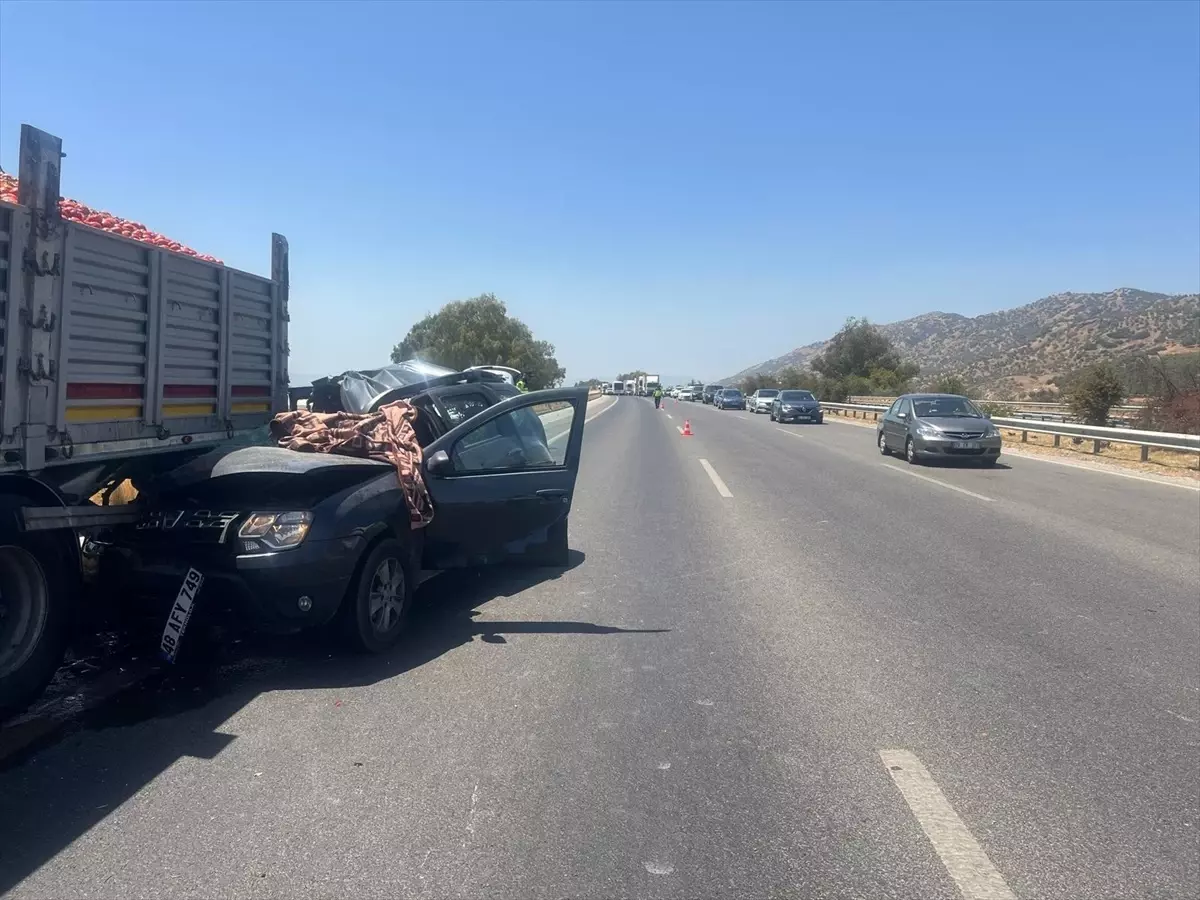 Aydın'da Otomobil Tıra Çarptı: Bir Yaralı